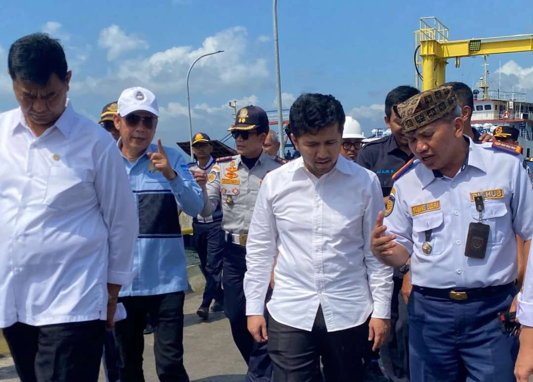 wagub-jarim-emil-dardak-tinjau-pelabuhan-ketapang,-cari-solusi-cegah-kemacetan-terjadi-lagi