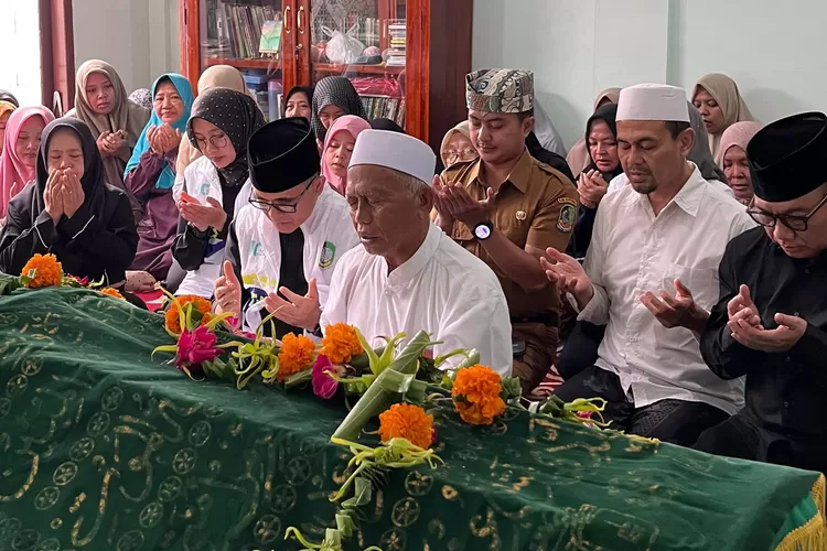 nyai-masadah-basyirudin-kebonrejo-tutup-usia,-inspirator-teladan-tokoh-banyuwangi-selatan