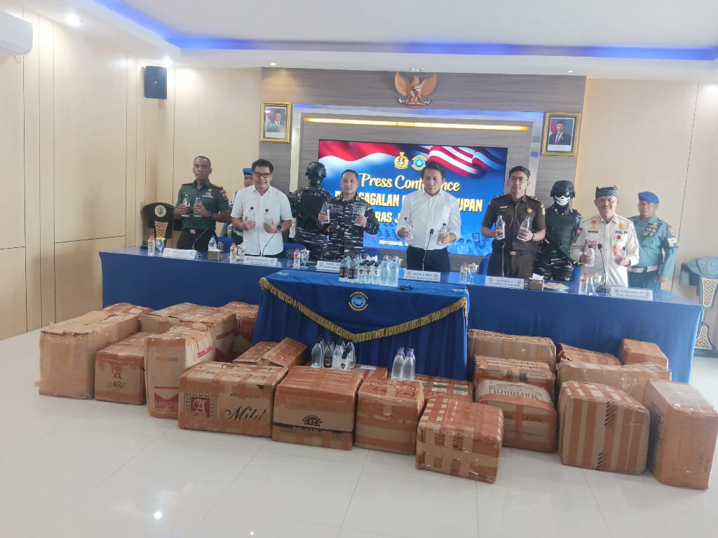 lanal-banyuwangi-gagalkan-penyelundupan-2.014-botol-arak-bali-ke-pulau-jawa