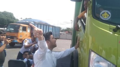 wagub-emil-dardak:-kapal-besar-portlink-vii-siap-angkut-puluhan-truk,-macet-ketapang-terurai