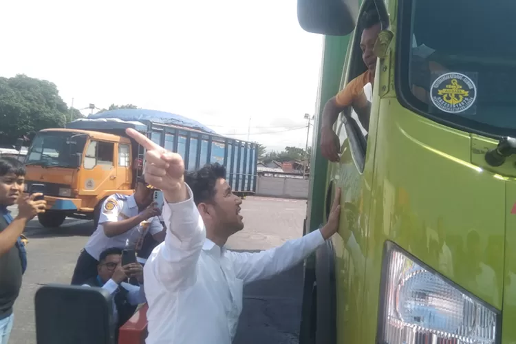 wagub-emil-dardak:-kapal-besar-portlink-vii-siap-angkut-puluhan-truk,-macet-ketapang-terurai