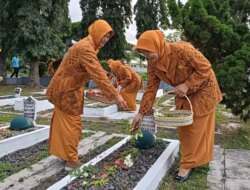 Penuh Haru! Piveri Banyuwangi Tabur Bunga di Makam Pahlawan, Kenang Cinta dan Pengorbanan