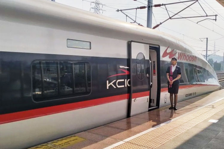 kereta-cepat-jakarta–bandung–surabaya-perkuat-konektivitas-dan-dorong-pertumbuhan-ekonomi-–-times-banyuwangi