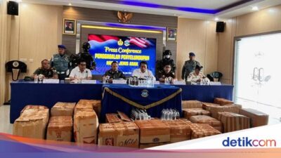 2.000-botol-arak-ilegal-gagal-diselundupkan-via-pelabuhan-ketapang