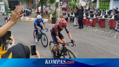 gendong-piano-3-kg,-siswa-semangat-sambut-pebalap-tour-de-banyuwangi-ijen