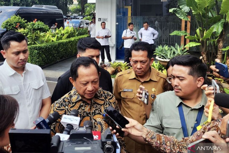 mendagri-sebut-uud-45-buka-peluang-kepala-daerah-dipilih-dprd-–-times-banyuwangi