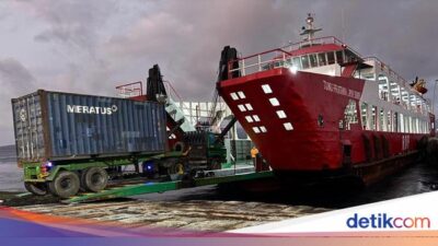 kmp-tunu-pratama-jaya-kembali-layani-penyeberangan-dari-dermaga-lcm