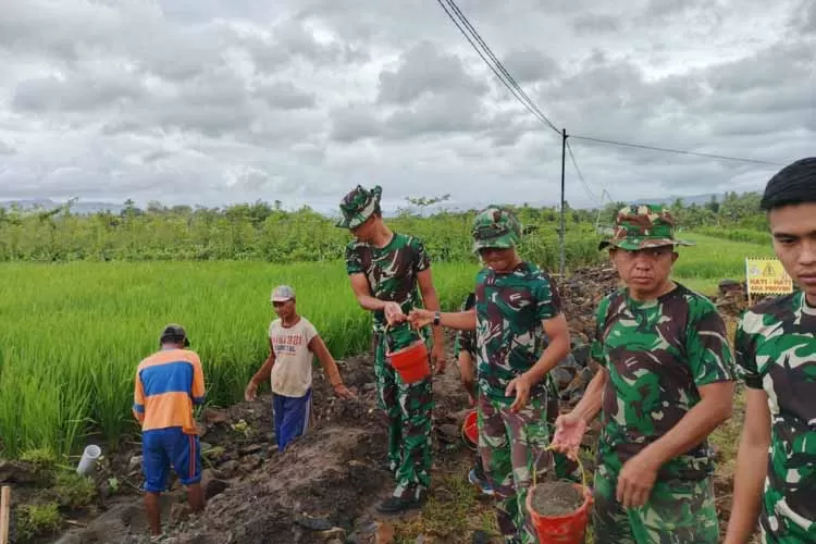dukung-ketahanan-pangan!-tmmd-bangun-saluran-irigasi-demi-produktivitas-petani-siliragung