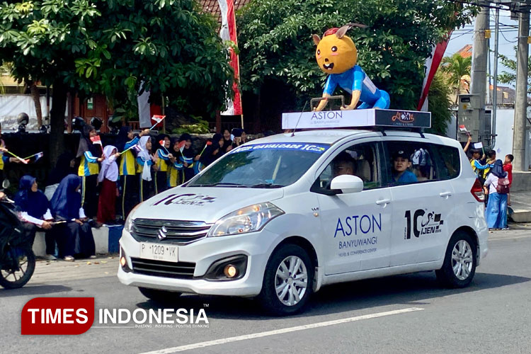 maskot-rubi-aston-banyuwangi-curi-perhatian-penonton-tour-de-banyuwangi-ijen-2025-–-times-banyuwangi