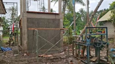 dibangunkan-sumur-bor,-kepala-desa-kesilir-beri-acungan-jempol-tni:-mimpi-itu-jadi-kenyataan-sekarang!
