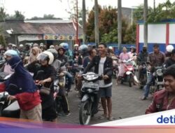 Warga Jember Borong BBM di Banyuwangi, 8 SPBU Kehabisan Stok
