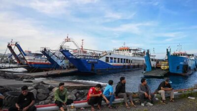 dear-sopir:-pelabuhan-ketapang-banyuwangi-ditutup-sementara-akibat-cuaca-buruk