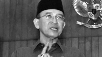 jenazah-suryadharma-ali-langsung-dimakamkan-siang-ini-di-pesantren-miftahul-ulum-bekasi