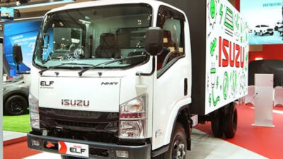 bukti-utilitas-tinggi,-isuzu-lengkapi-elf-nmr-dengan-panel-led-–-times-banyuwangi