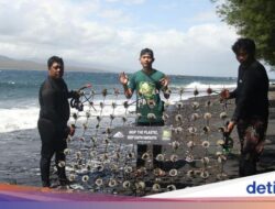 PT BSI Tanam Terumbu Karang dan Bersih Pantai di Banyuwangi