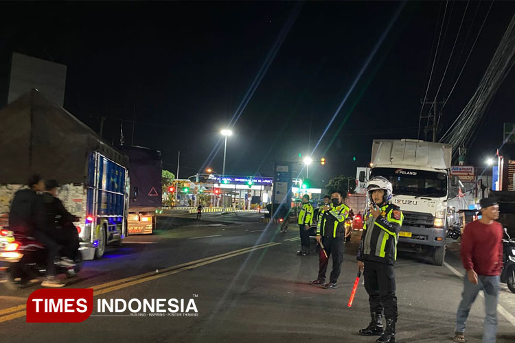 siang-malam,-polresta-banyuwangi-urai-kepadatan-di-jalur-pelabuhan-ketapang-–-times-banyuwangi