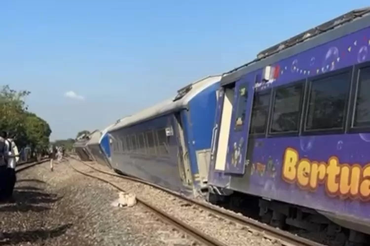 jalur-kereta-api-lumpuh-total,-kai-ubah-rute-ka-brawijaya-imbas-anjlokan-ka-argo-bromo-anggrek-di-pegaden-baru-subang