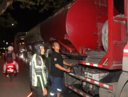 Polresta Banyuwangi Gerak Cepat Atasi Kemacetan Akibat Truk Mogok di Jalur Menuju Pelabuhan Ketapang