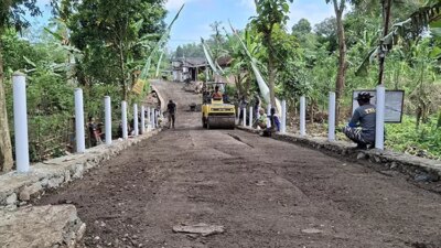 warga-siliragung-lega,-pembangunan-jembatan-penghubung-desa-yang-diprakarsai-tni-sudah-hampir-tuntas