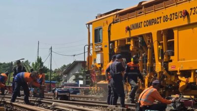200-petugas-dikerahkan,-begini-cepatnya-kai-tangani-jalur-argo-bromo-anggrek-yang-anjlok