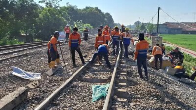 jalur-ka-lumpuh-dampak-anjloknya-argo-bromo-anggrek-di-pegadenbaru-subang,-ini-daftar-kereta-api-yang-dibatalkan