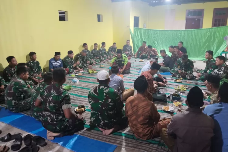 zikir-dan-doa-menggema-di-desa-kesilir,-berharap-kelancaran-dan-keberkahan-jalannya-tmmd