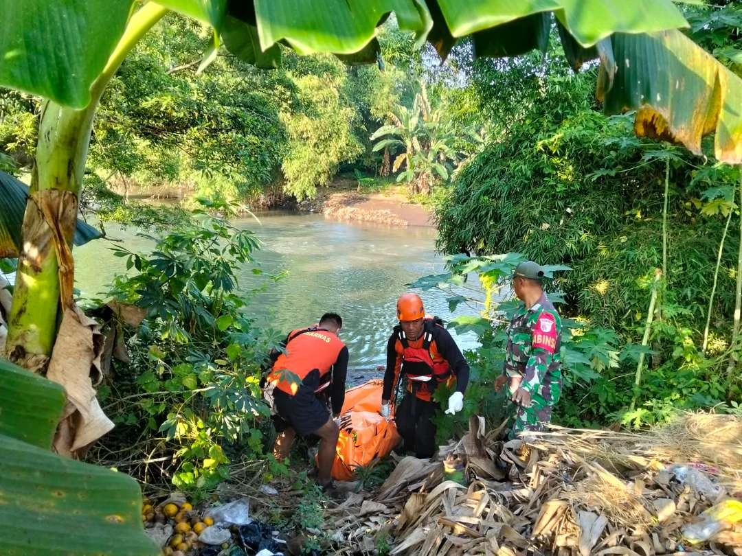 beberapa-hari-hanyut-di-sungai,-nenek-di-banyuwangi-akhirnya-ditemukan-tak-bernyawa