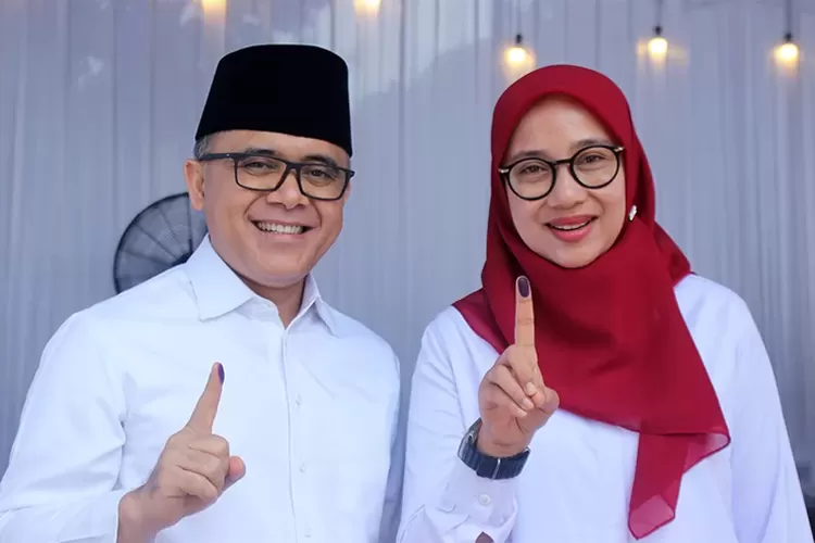 siapa-istri-abdullah-azwar-anas?-suami-dapat-jabatan-strategis-di-pdip,-istri-dua-kali-menang-pilkada