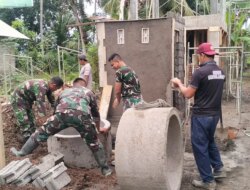 Kebut Pembangunan MCK, Babinsa dan Satgas TMMD di Siliragung Kerahkan Tenaga Penuh
