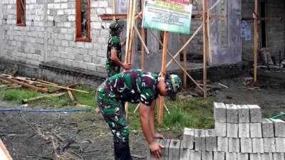 tni-tancap-gas!-satgas-tmmd-kodim-0825-banyuwangi-kebut-rutilahu-ibu-evi,-rumah-nyaris-rampung!-–-radar-banyuwangi