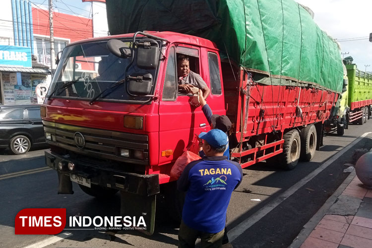 jalur-ketapang-kembali-macet,-pemkab-banyuwangi-dirikan-posko-darurat-–-times-banyuwangi