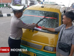 Satlantas Polres Majalengka Pasang Bendera Merah Putih di Berbagai Kendaraan Umum – TIMES Banyuwangi