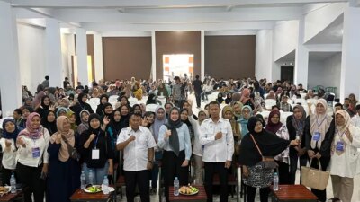 komisi-vii-dpr-ri-luncurkan-program-makan-bergizi-gratis-di-genteng-banyuwangi,-tekan-stunting-dan-gerakkan-ekonomi-lokal