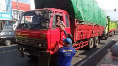 pemkab-banyuwangi-terus-berupaya-bantu-urai-kemacetan-di-sekitar-pelabuhan-ketapang