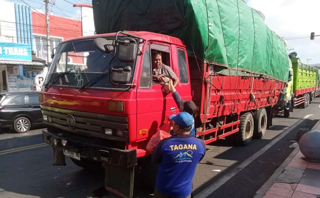 pemkab-banyuwangi-terus-berupaya-bantu-urai-kemacetan-di-sekitar-pelabuhan-ketapang