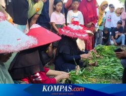 Sambut HUT Ke-80 RI, Warga Banyuwangi Gelar Lomba Ikat Kangkung