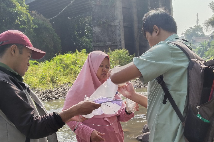 peneliti-asal-banyuwangi-pimpin-riset-tentang-potensi-cemaran-mikroplastik-di-sungai-bedadung-jember-–-times-banyuwangi