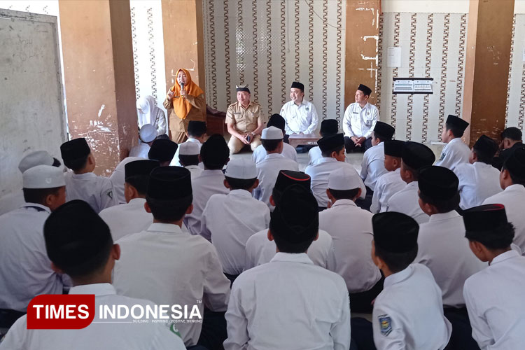jamin-kesehatan-santri,-dinkes-banyuwangi-edukasi-ponpes-kelola-dapur-secara-higienis-–-times-banyuwangi