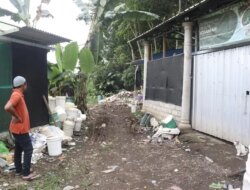 Usai Diprotes Warga, Tabungan Sampah di Setail Genteng Dibersihkan