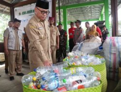 Unik! Warga Bakungan Rayakan HUT RI ke-80 dengan Festival Pilah Sampah Berhadiah