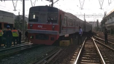 breaking!-insiden-krl-anjlok-di-stasiun-jakarta-kota-bikin-ka-jarak-jauh-kena-imbas,-ini-penjelasan-kai
