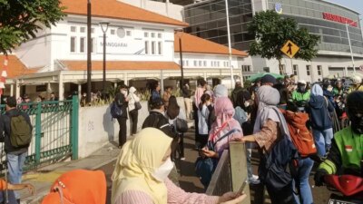 krl-anjlok-di-jakarta-kota,-ini-rekayasa-rute-kai-commuter-yang-wajib-kamu-tahu