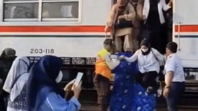 evakuasi-cepat,-kai-ungkap-kronologi-krl-anjlok-di-jakarta-kota