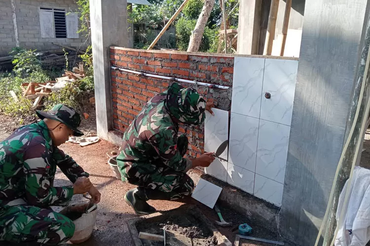 dukung-kebutuhan-air-bersih,-satgas-tmmd-banyuwangi-kebut-pengerjaan-penampungan-air-sumur-bor