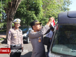 Tebar Semangat Kemerdekaan, Polresta Banyuwangi Bagikan Bendera Merah Putih – TIMES Banyuwangi