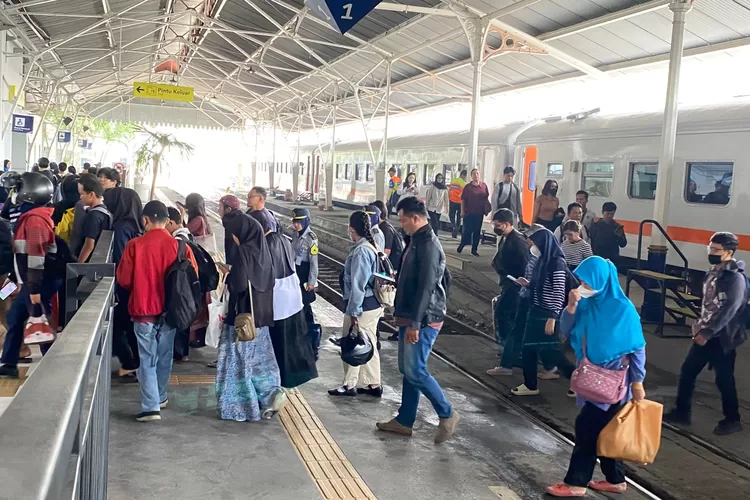 tak-perlu-ke-stasiun,-refund-tiket-kai-kini-bisa-lewat-hp-saja