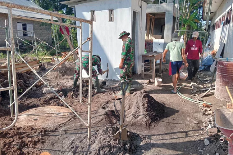 satgas-tmmd-kodim-0825-banyuwangi-percepat-pembangunan-fasilitas-mck-di-siliragung