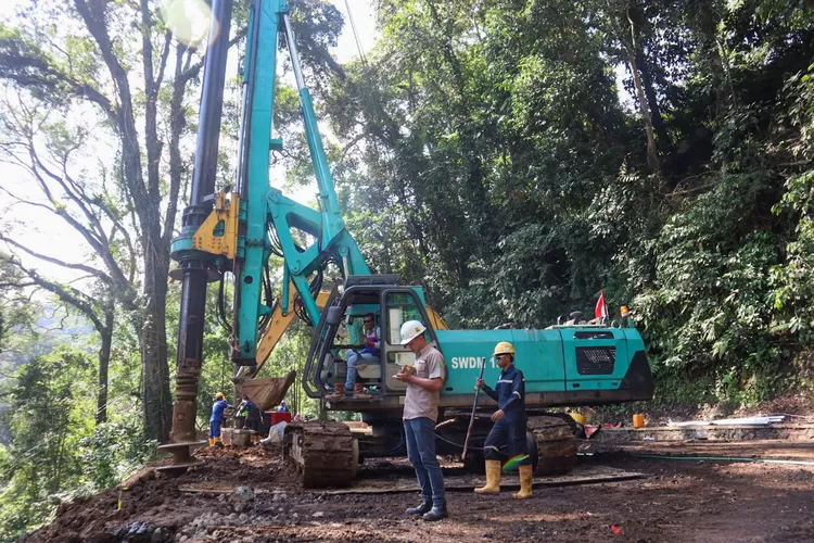 pekerja-lembur-siang-malam,-jalur-gumitir-bisa-dibuka-sebelum-waktunya!