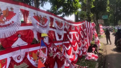 merah-putih-sepi-peminat,-warga-bogor-malah-cari-bendera-one-piece