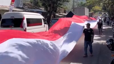 bukan-bendera-one-piece,-tapi-merah-putih-500-meter!-sopir-truk-kepung-pelabuhan-ketapang-gegara-macet-parah